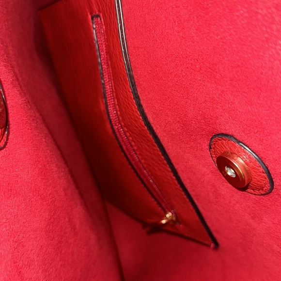 Large Faux Leather Tote Great for the Holidays - Picture 8 of 8